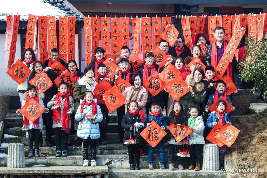 CHINA-ZHEJIANG-HANGZHOU-CHILDREN OF MIGRANT WORKERS-SPRING FESTIVAL-CELEBRATION (CN)