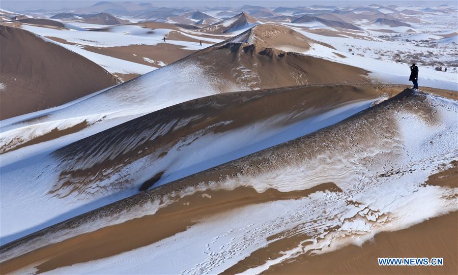 #CHINA-GANSU-BADAIN JARAN DESERT-SNOW SCENERY(CN)