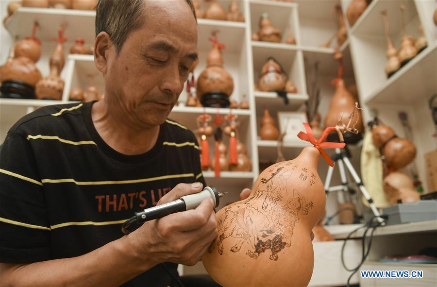 CHINA-JILIN-CHANGCHUN-GOURD-PYROGRAPHY (CN)