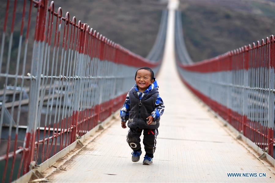 CHINA-GUIZHOU-CABLEWAY-BRIDGE (CN)