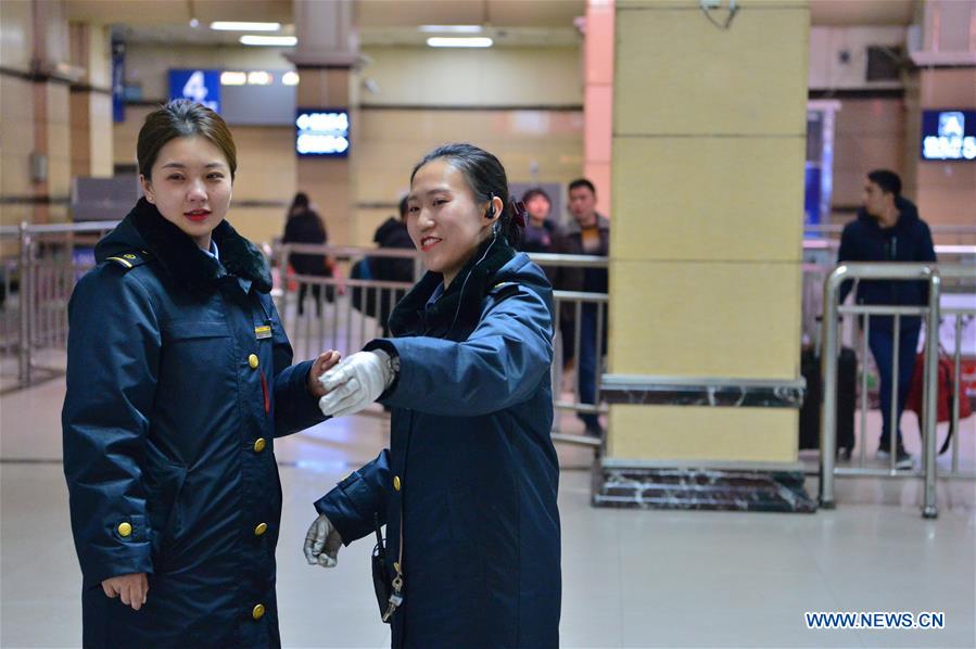 CHINA-GANSU-LANZHOU-TRAIN ATTENDANT(CN)