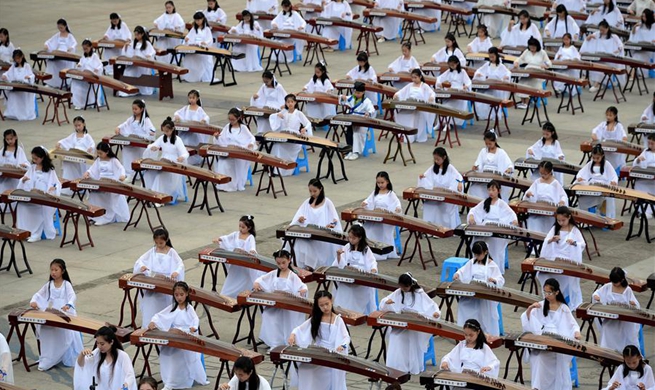 Guzheng and Qipao show held in Xi'an, China's Shaanxi