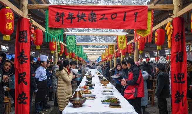 Over 100 local dishes prepared in goumet fest to greet New Year in Hangzhou