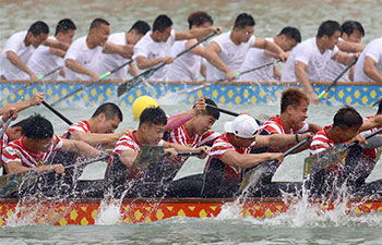 Dragon boat race held in east China's Jiangsu