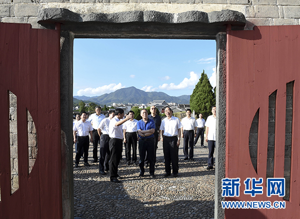 9月24日至26日，中共中央政治局常委、中央紀(jì)委書記王岐山在福建調(diào)研。這是9月24日，王岐山在上杭縣古田鎮(zhèn)參觀古田會議會址。新華社記者張鐸攝