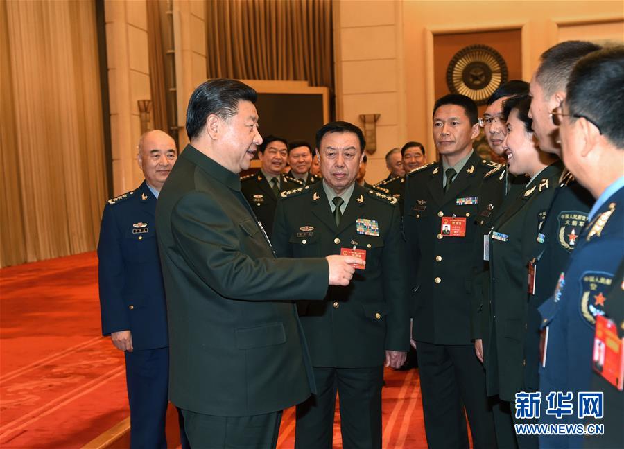 （兩會）習(xí)近平出席解放軍代表團全體會議