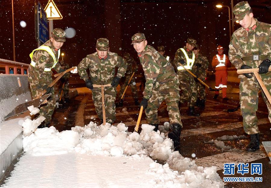 （新華全媒頭條）（1）雨雪冰凍中，他們奮力前行——基層黨員干群抗擊冰雪災(zāi)害紀(jì)實