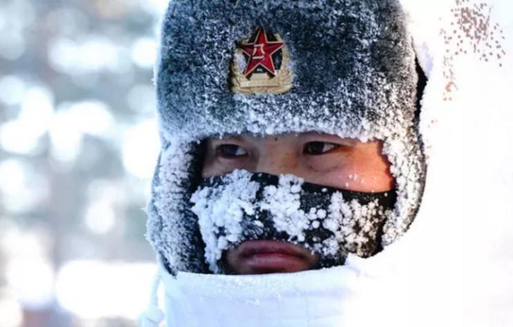 2018年2月5日，駐守在漠河縣北極村的北部戰(zhàn)區(qū)陸軍某部官兵在執(zhí)勤（來源：新華社）