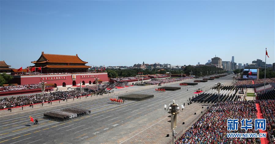 （新華全媒頭條·強(qiáng)軍思想引領(lǐng)新征程·圖文互動）（1）那一刻，我們光榮接受檢閱