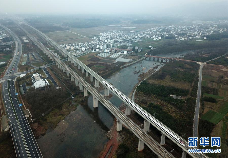 （新華全媒頭條·圖文互動(dòng)）（18）中國(guó)道路越走越寬廣——社會(huì)主義中國(guó)實(shí)踐啟示錄