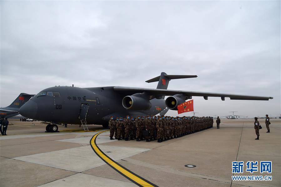 （聚焦疫情防控·圖文互動）（1）空軍出動3型11架運(yùn)輸機(jī)多地同步向武漢空運(yùn)醫(yī)療隊(duì)員