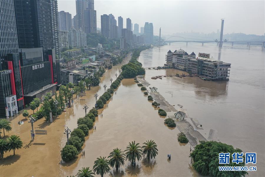 （防汛抗洪·圖文互動）（10）救援，在被洪水漫過的街巷之間——直擊重慶長江、嘉陵江抗洪一線