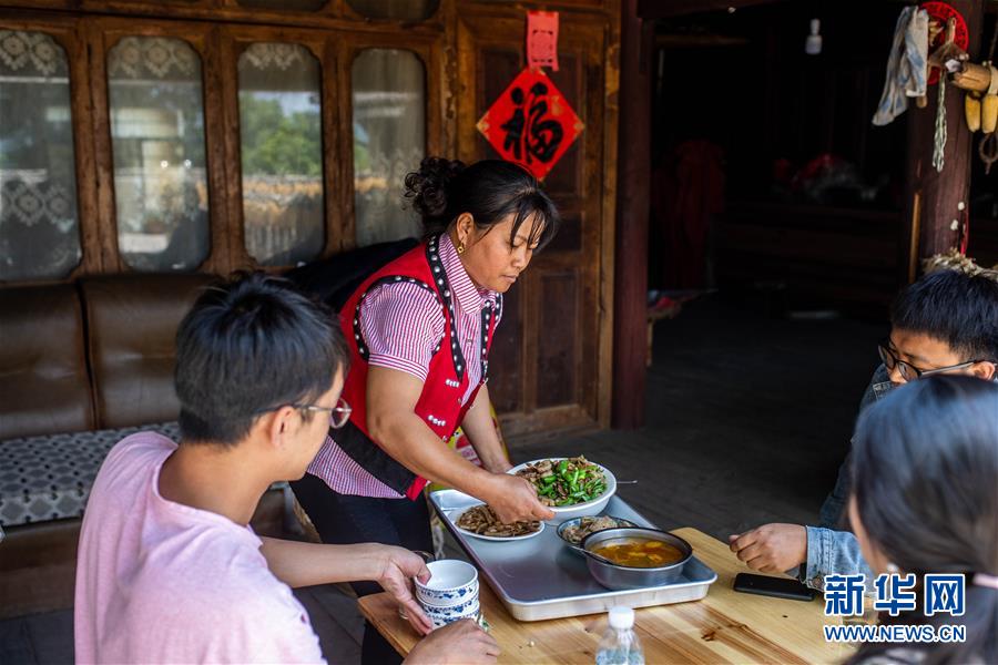 （新華全媒頭條·決戰(zhàn)決勝脫貧攻堅(jiān)·督戰(zhàn)未摘帽貧困縣·圖文互動(dòng)）（10）脫貧的歌聲——云南直過(guò)民族和人口較少民族共入新時(shí)代