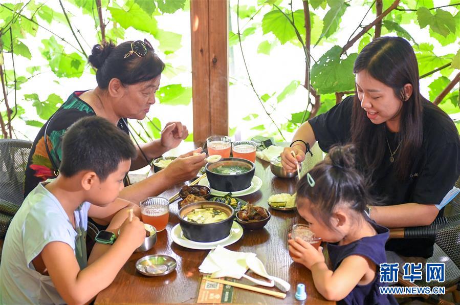 （在習(xí)近平新時代中國特色社會主義思想指引下——新時代新作為新篇章·習(xí)近平總書記關(guān)切事·圖文互動）（6）珍惜盤中餐，狠剎浪費風(fēng)——各地積極行動堅決制止餐飲浪費