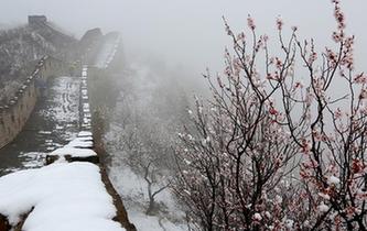 長(zhǎng)城春雪美如畫(huà)