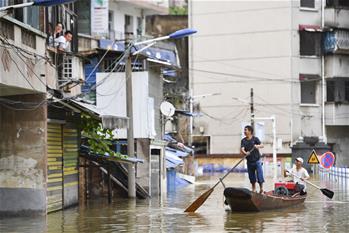 洪水來時(shí)，那暖心的民間救援