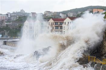 臺(tái)風(fēng)“瑪莉亞”逼近　溫嶺沿海巨浪拍岸