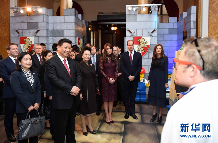 10月21日，國家主席習近平和夫人彭麗媛在英國威廉王子夫婦陪同下，出席在倫敦舉行的中英創(chuàng)意產業(yè)展。 新華社記者 張鐸 攝